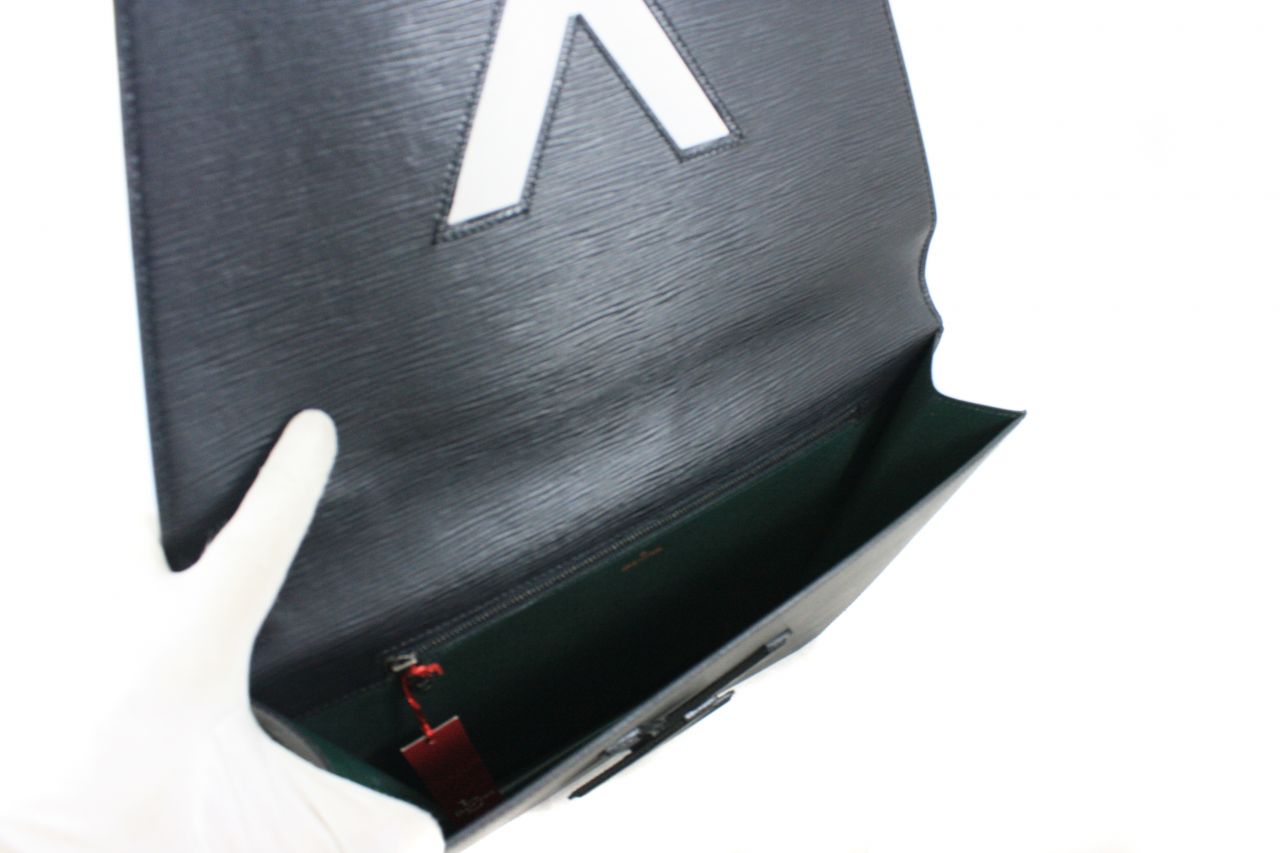 LOUIS VUITTON Vintage Epi Leather Trapeze Clutch