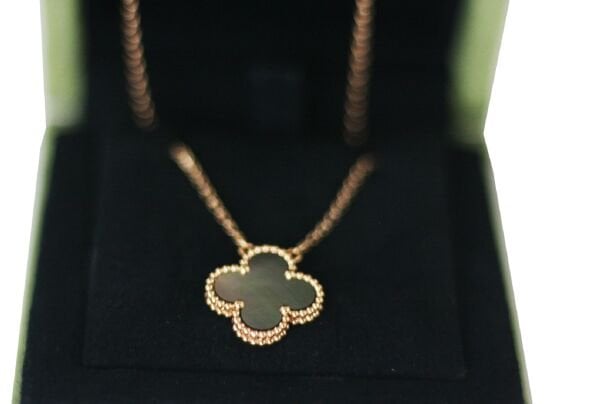 VAN CLEEF&ARPELS Rose Gold Vintage Alhambra Pendant